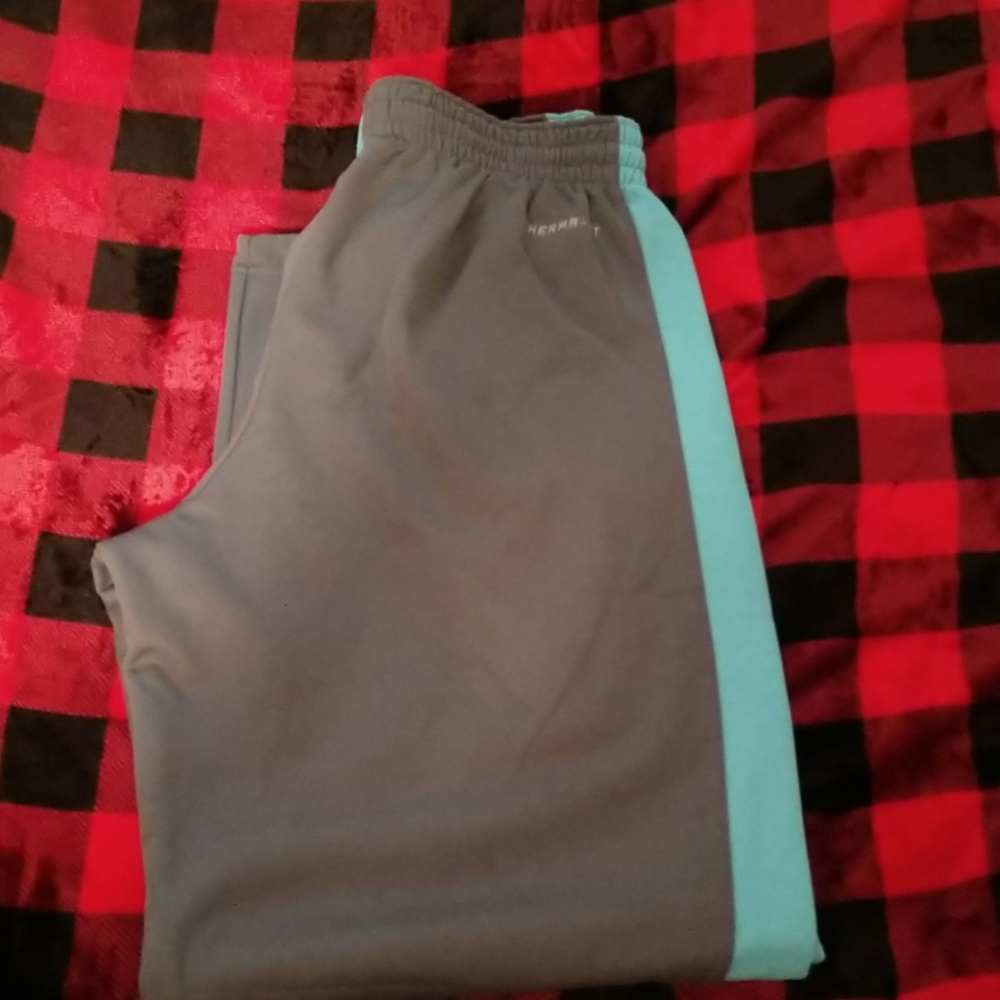 Therma fit sweat pants with pockets.